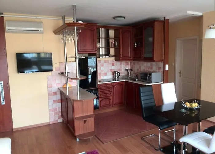 Merry&car - Huge Balcony + Living + 2br Budapest