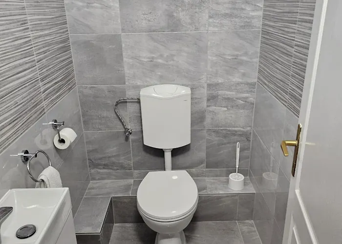 Merry&car - Huge Balcony + Living + 2br * Budapest