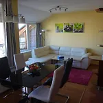 Merry&car - Huge Balcony + Living + 2br *