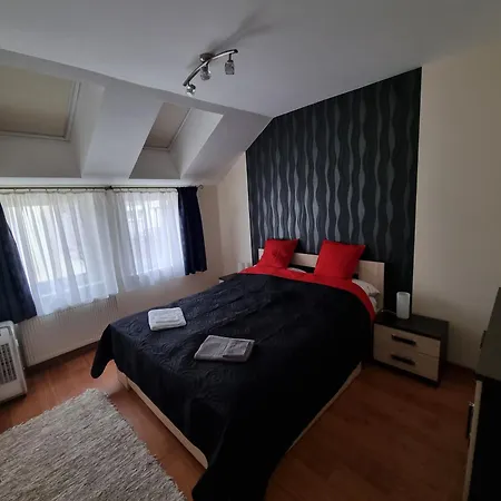 Merry&car - Huge Balcony + Living + 2br Apartmán