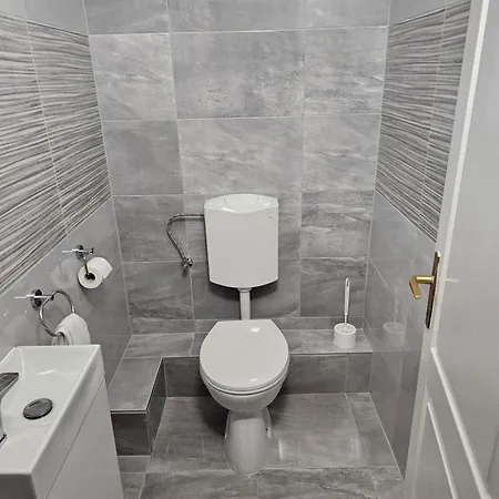 Merry&car - Huge Balcony + Living + 2br * Budapešť