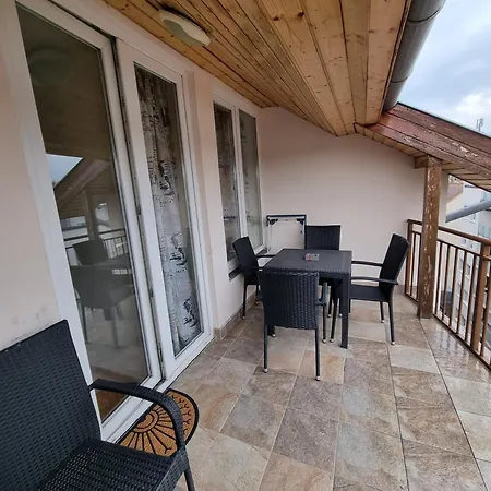 Merry&car - Huge Balcony + Living + 2br Lägenhet